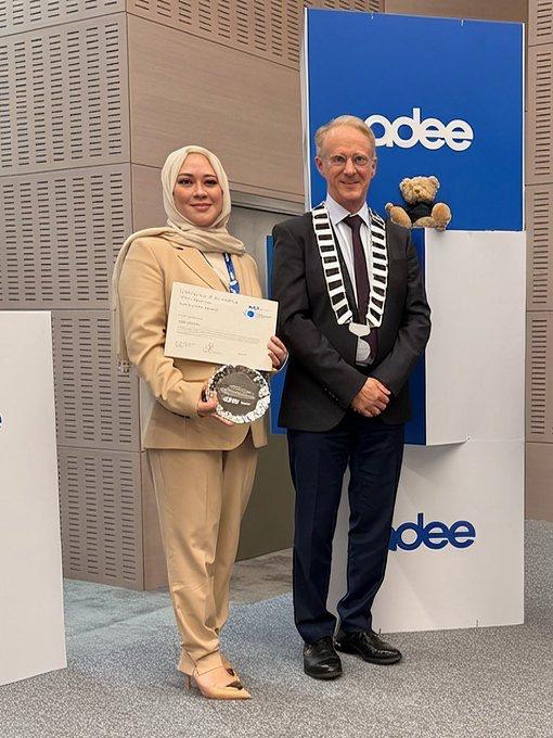 الجمعية الأوروبية لطب الأسنان تمنح جائزة لأول مرة لأكاديمية بجامعة الملك عبدالعزيز من خارج أوروبا
